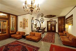 16. Hotel Touring